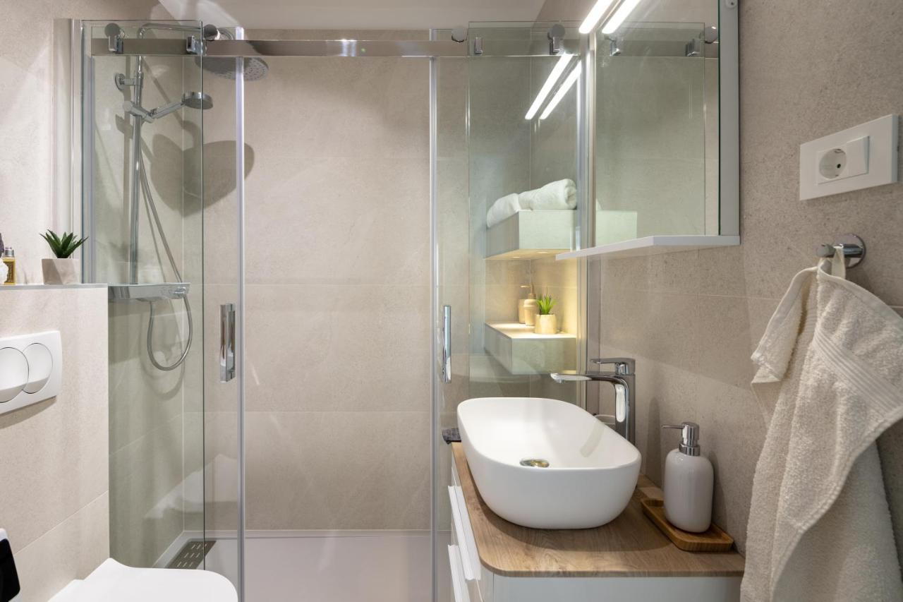 Apartment Nova 4* Dugi Rat Zewnętrze zdjęcie